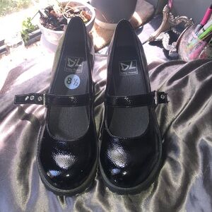 Super cute pump heels, great condition.
